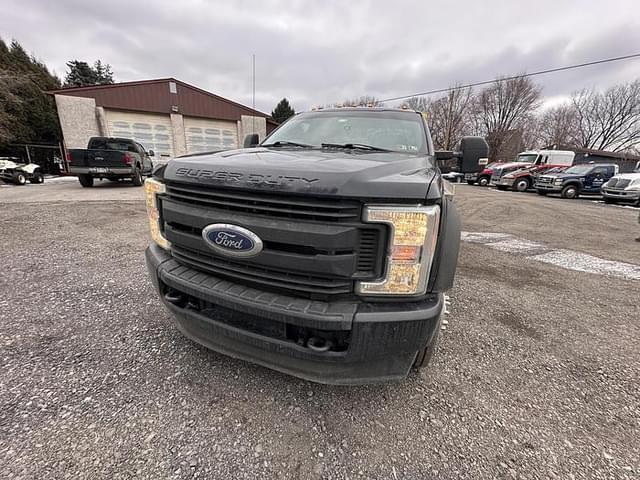 Image of Ford F-550 equipment image 4