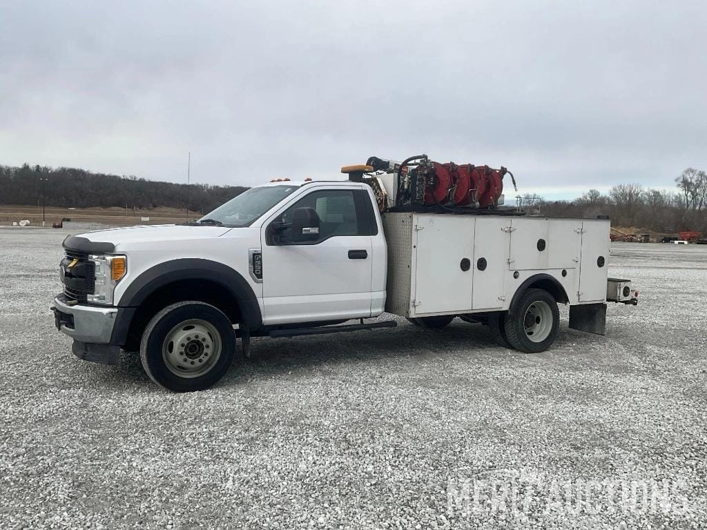 2017 Ford F-550 Equipment Image0
