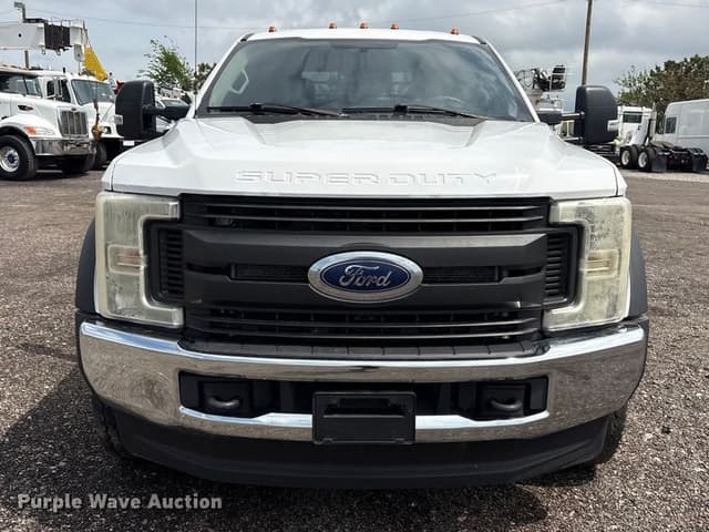 Image of Ford F-550 equipment image 1