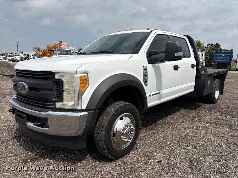 2017 Ford F-550 Equipment Image0