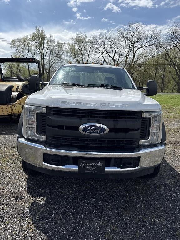 Image of Ford F-550 equipment image 1