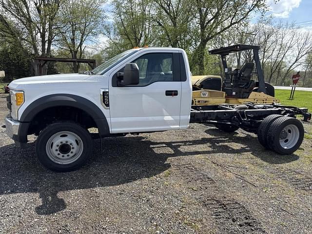 Image of Ford F-550 equipment image 2
