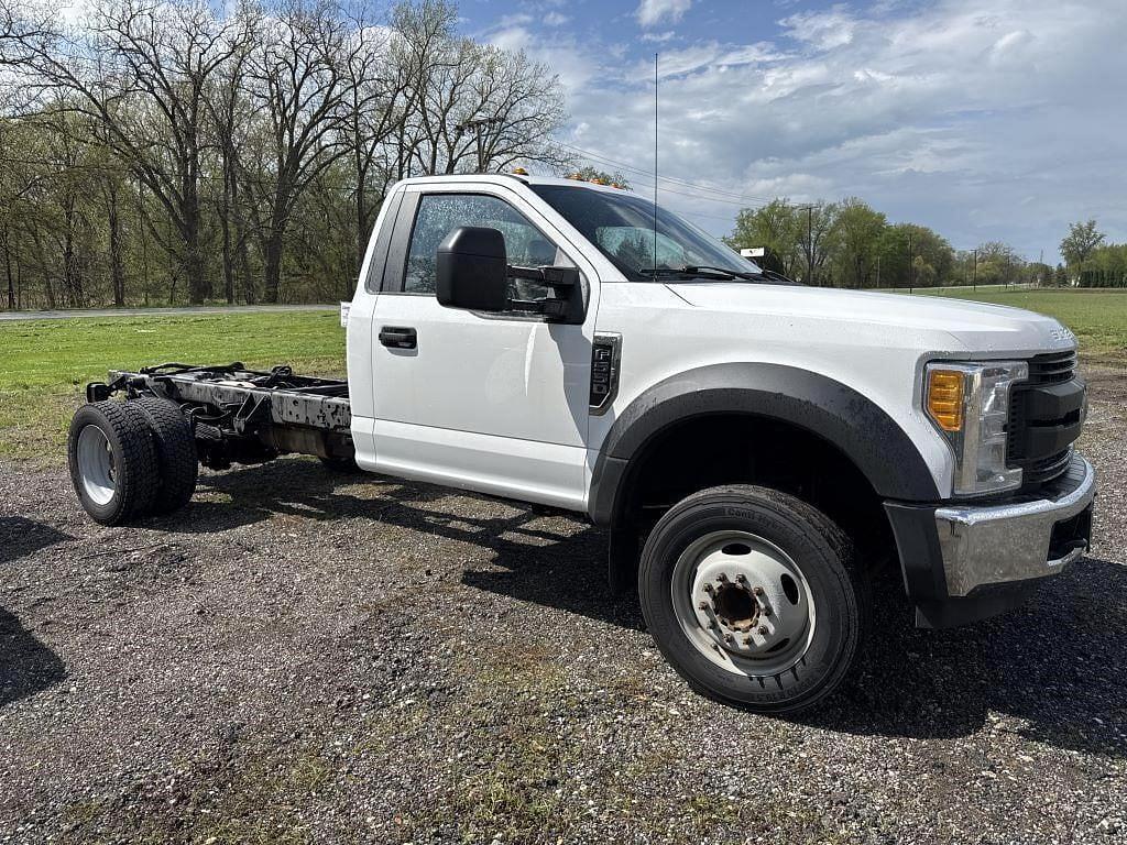 Image of Ford F-550 Primary image