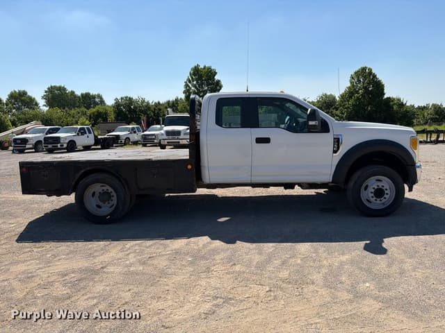 Image of Ford F-550 equipment image 3