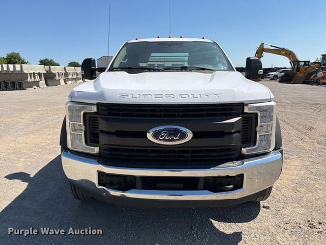 Image of Ford F-550 equipment image 1