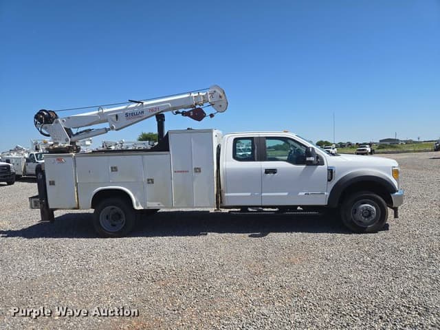 Image of Ford F-550 equipment image 3