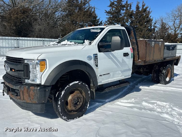 2017 Ford F-550 Equipment Image0