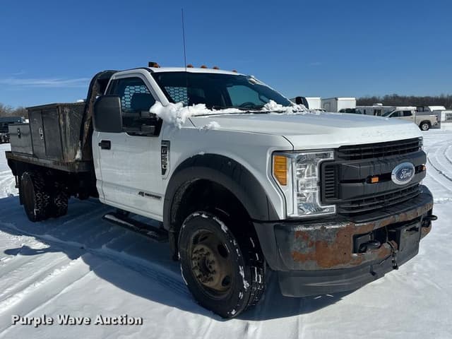 Image of Ford F-550 equipment image 2