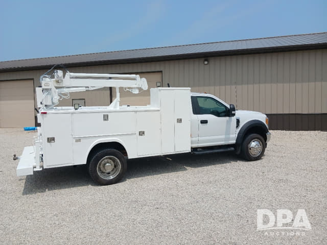 Image of Ford F-550 equipment image 2