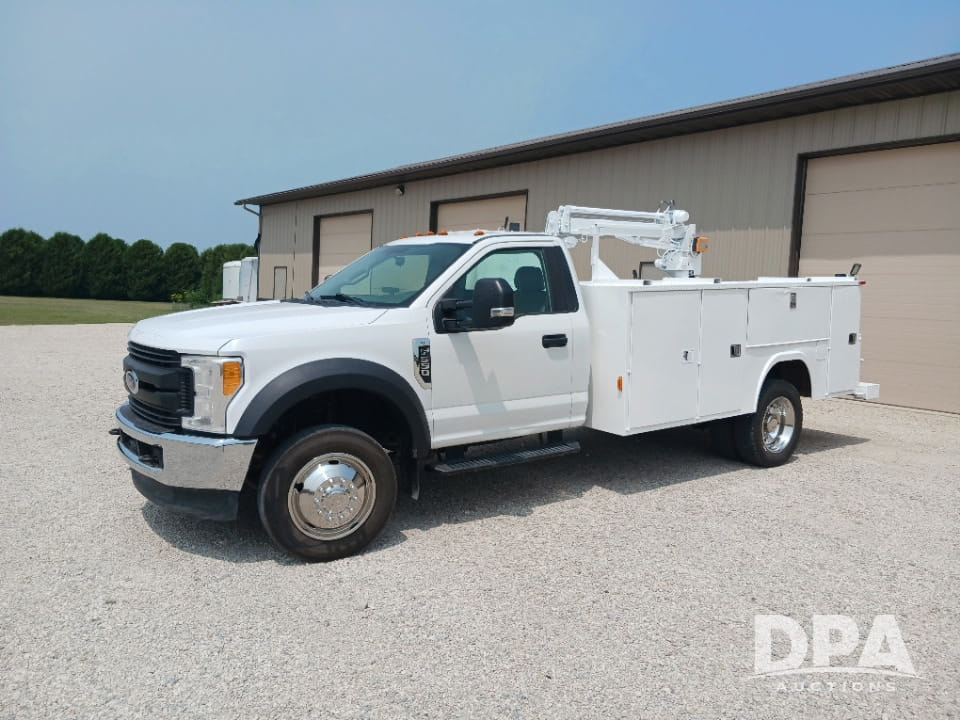 2017 Ford F-550 Equipment Image0