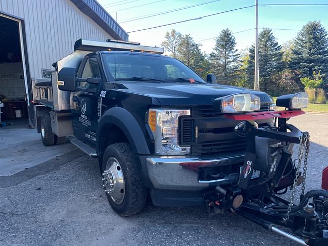 Image of Ford F-550 equipment image 4