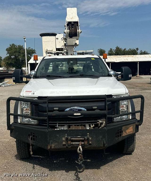 Image of Ford F-550 equipment image 1