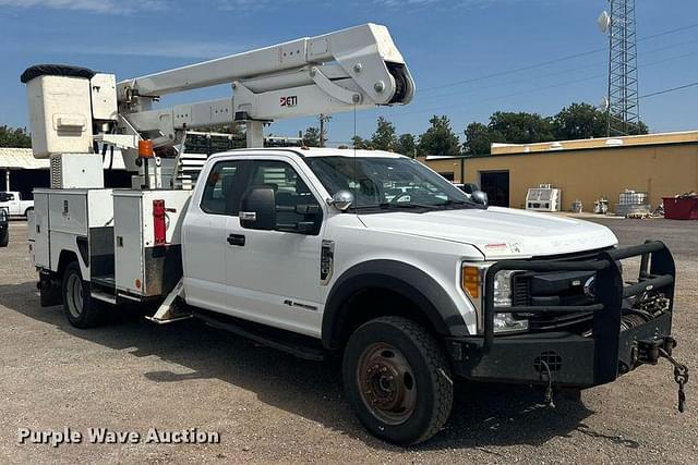 Image of Ford F-550 equipment image 2