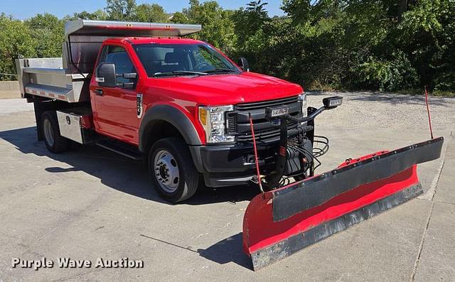 Image of Ford F-550 equipment image 2