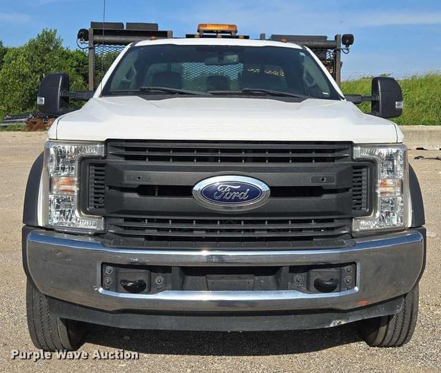 Image of Ford F-550 equipment image 1