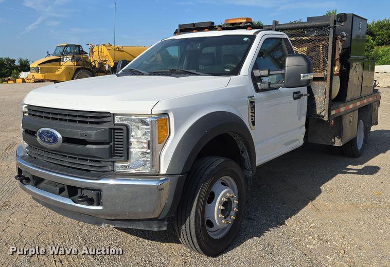 Image of Ford F-550 Primary image