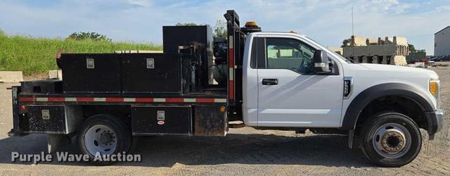 Image of Ford F-550 equipment image 3