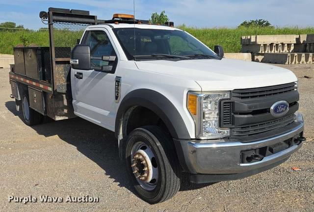 Image of Ford F-550 equipment image 2