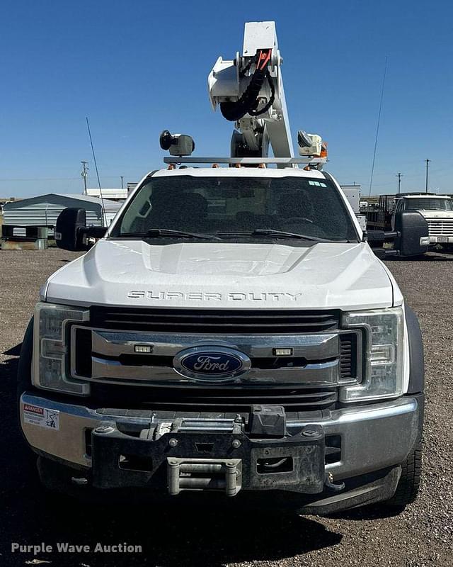 Image of Ford F-550 equipment image 1