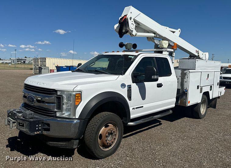 Image of Ford F-550 Primary image