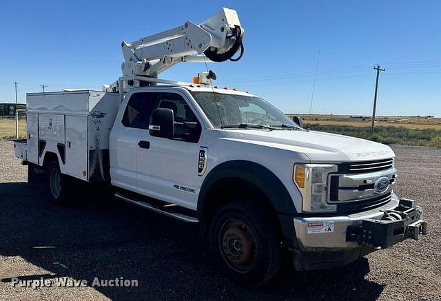 Image of Ford F-550 equipment image 2