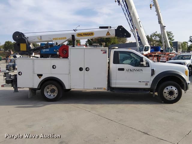 Image of Ford F-550 equipment image 3