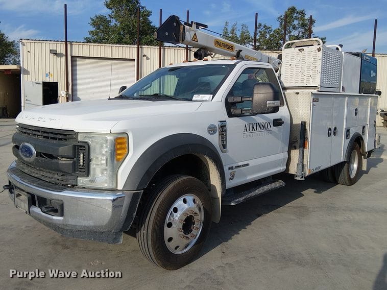 2017 Ford F-550 Equipment Image0