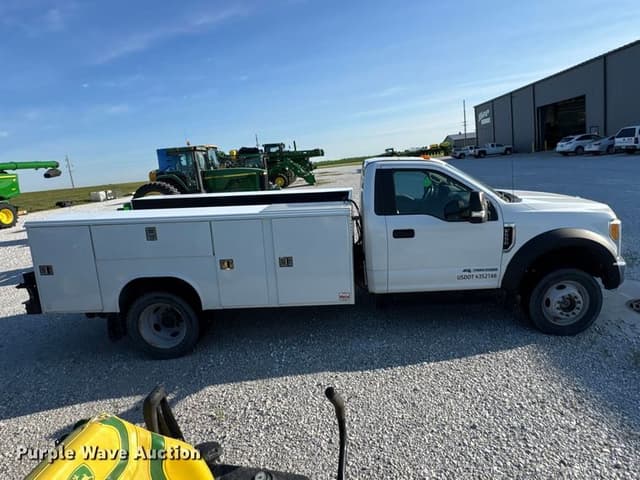 Image of Ford F-550 equipment image 3