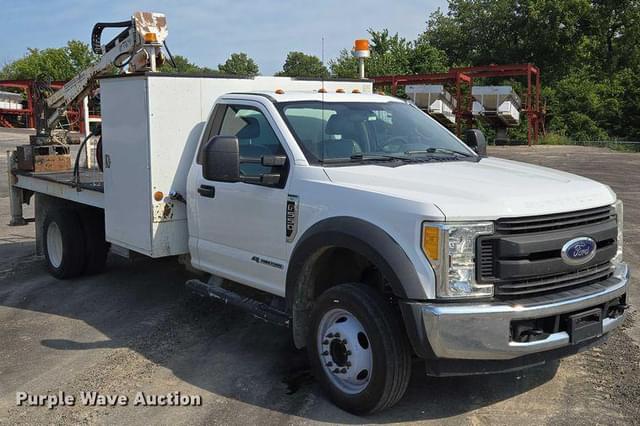 Image of Ford F-550 equipment image 2