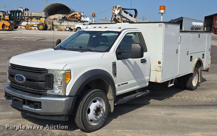 Image of Ford F-550 Primary image