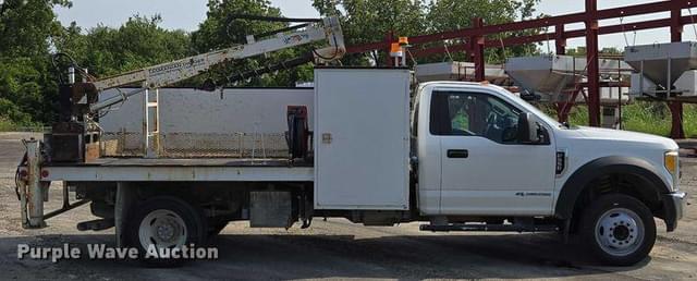 Image of Ford F-550 equipment image 3