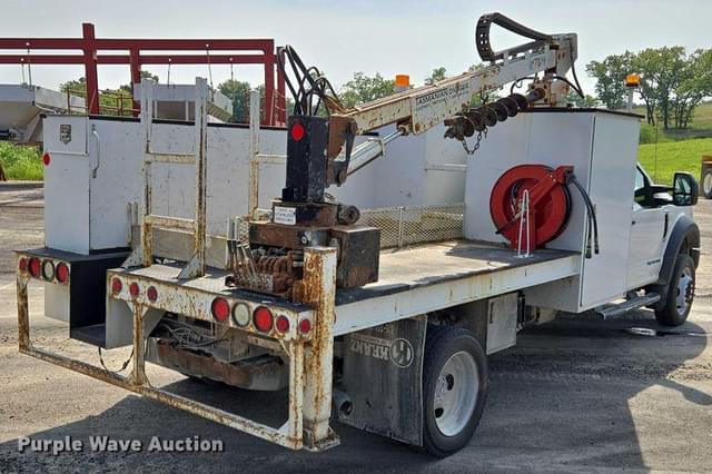 Image of Ford F-550 equipment image 4