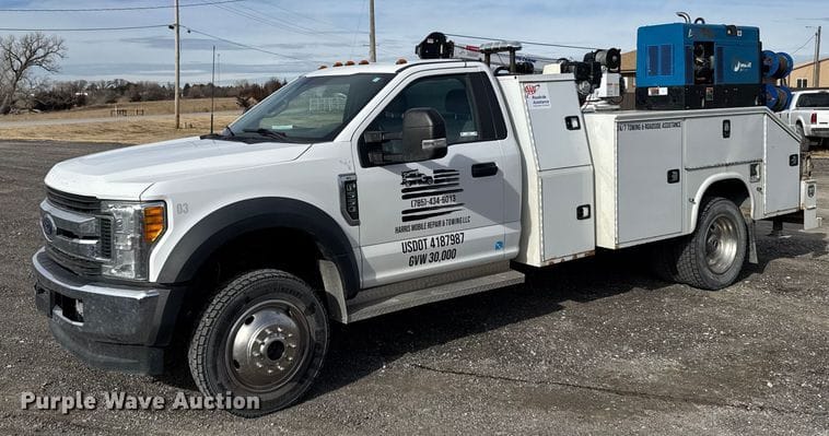 2017 Ford F-550 Equipment Image0