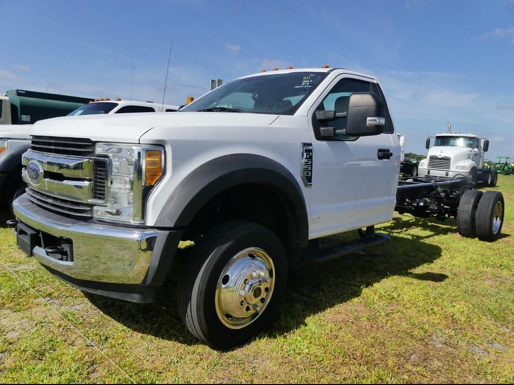 Image of Ford F-550 Primary image