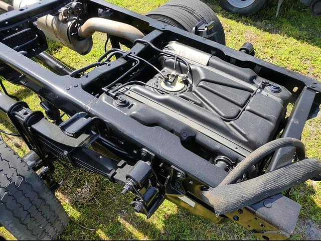 Image of Ford F-550 equipment image 4
