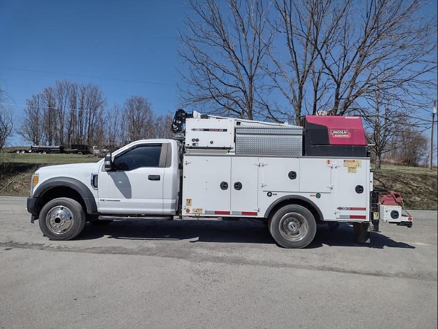 Image of Ford F-550 Primary image