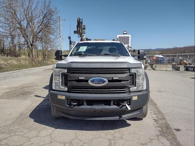 Image of Ford F-550 equipment image 3