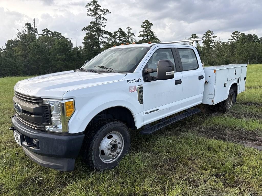 Image of Ford F-550 Primary image
