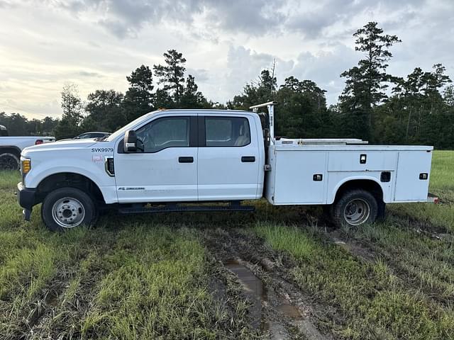 Image of Ford F-550 equipment image 1