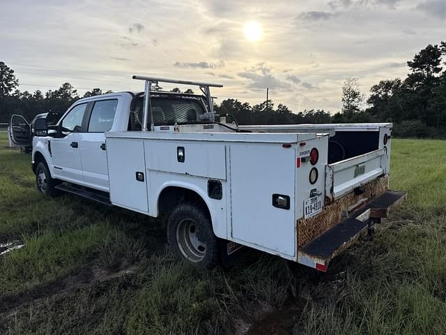Image of Ford F-550 equipment image 2