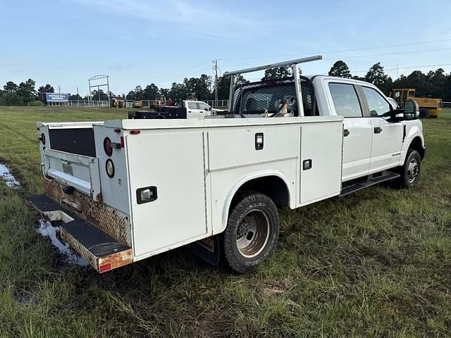 Image of Ford F-550 equipment image 4