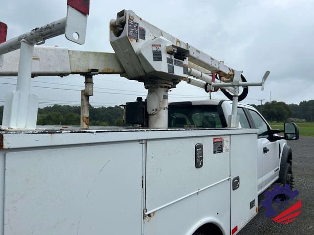 Image of Ford F-550 equipment image 4