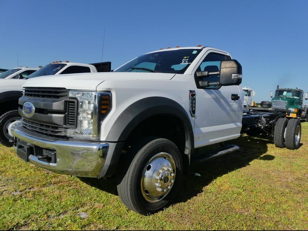 Image of Ford F-550 Primary image