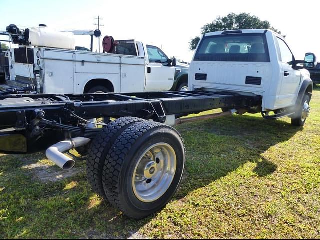 Image of Ford F-550 equipment image 2