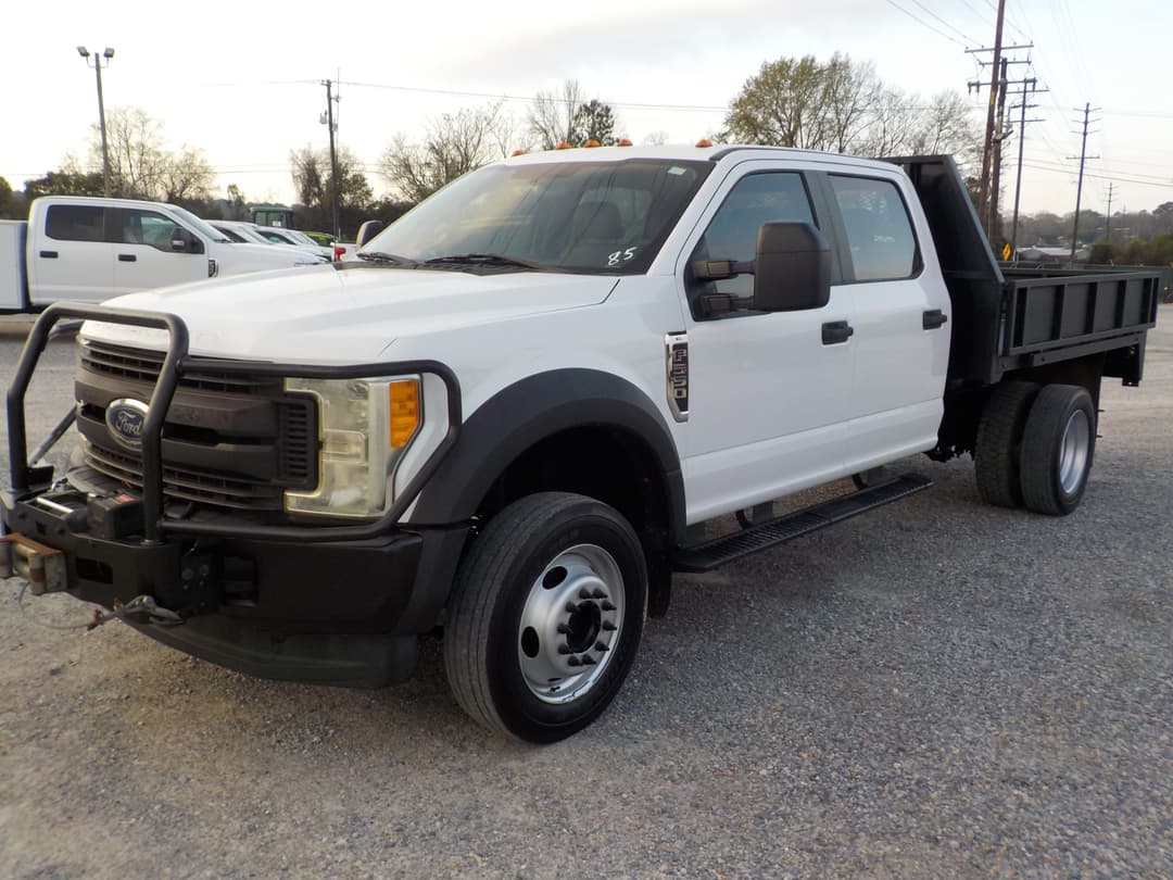 Image of Ford F-550 Primary image
