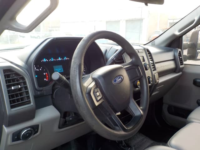 Image of Ford F-550 equipment image 4