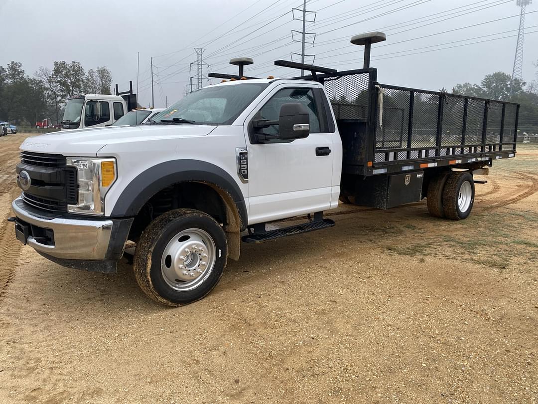 Image of Ford F-550 Primary image