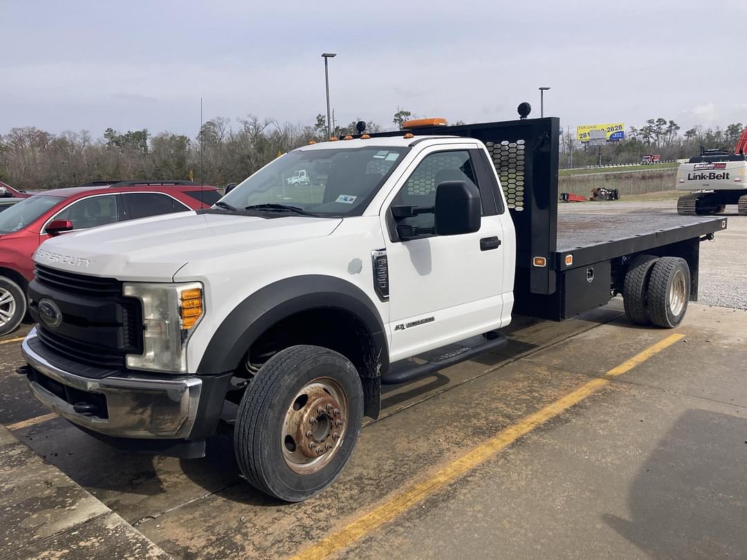 Image of Ford F-550 Primary image