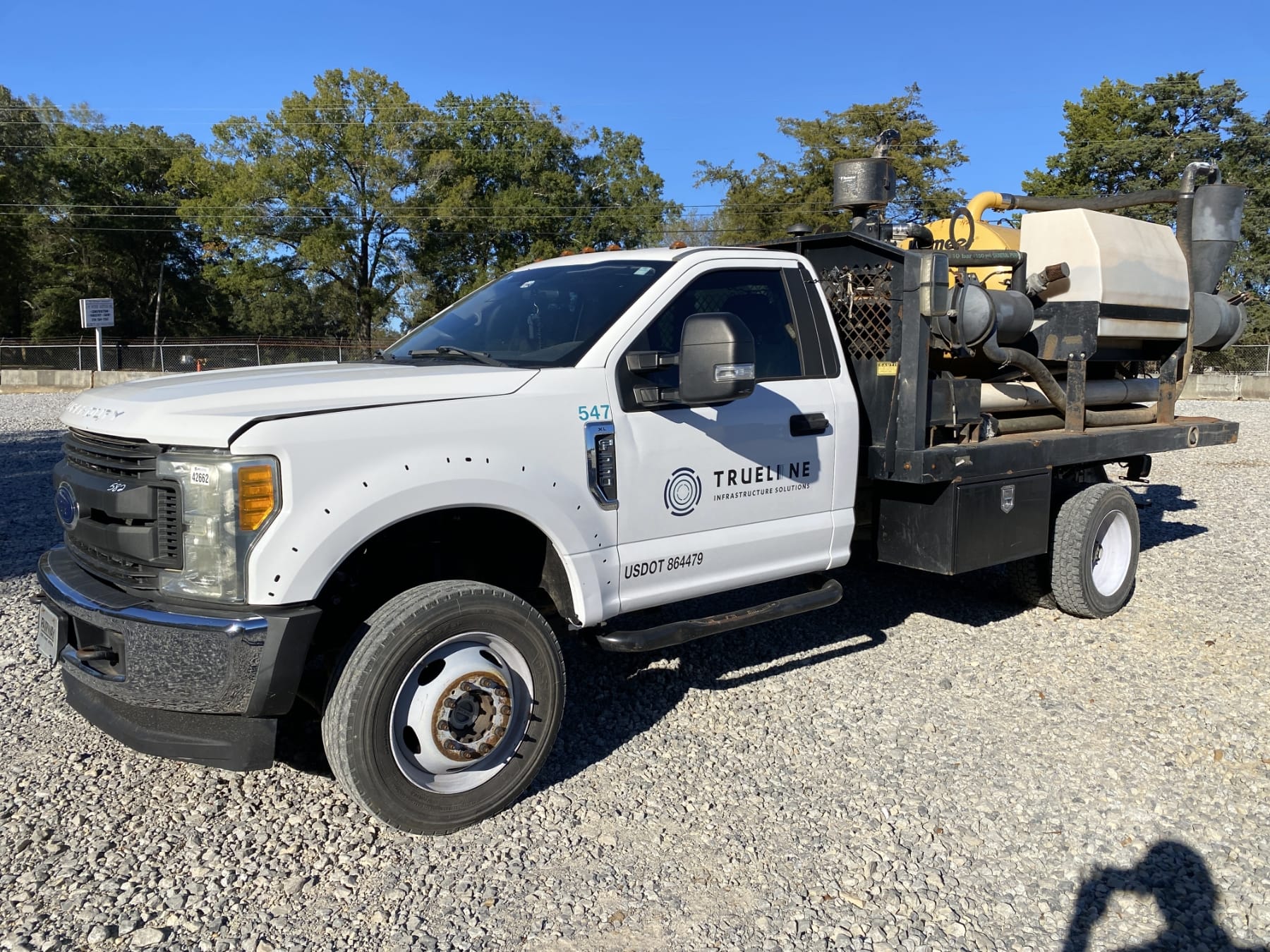 2017 Ford F-550 Equipment Image0