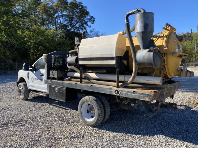 Image of Ford F-550 equipment image 1